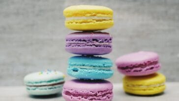 Photo Image: Market scene Nouns: Food, nutrition, market, vendors, produce, crops, grains, fruits, vegetables, spices, herbs, meat, fish, dairy, grains, baskets, customers