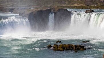 Photo Majestic waterfall