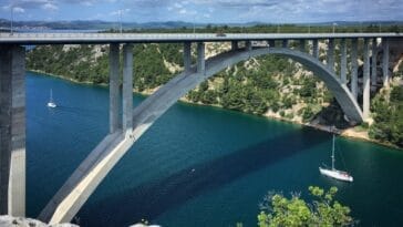 Photo windstone arch