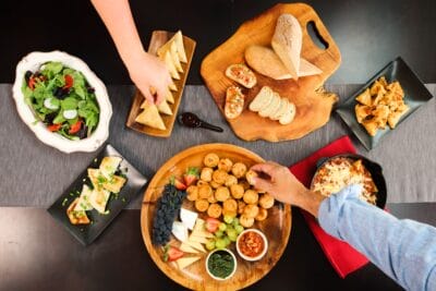 Photo Chapati and samosa