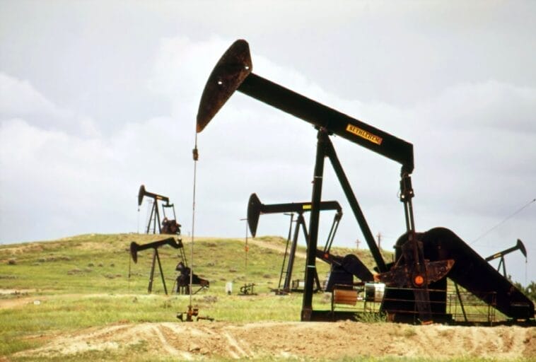 Photo Oil production