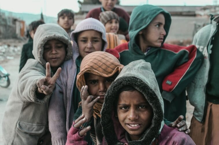 Photo Impoverished children