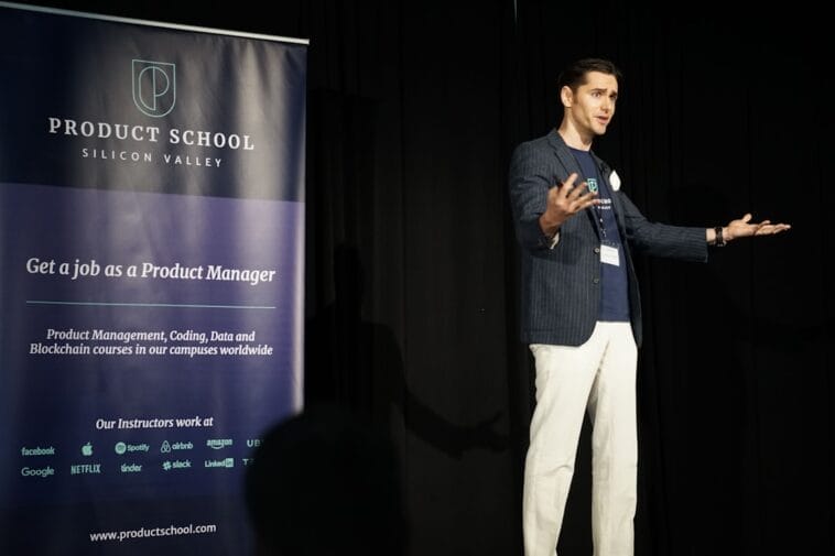 Photo Entrepreneur pitching